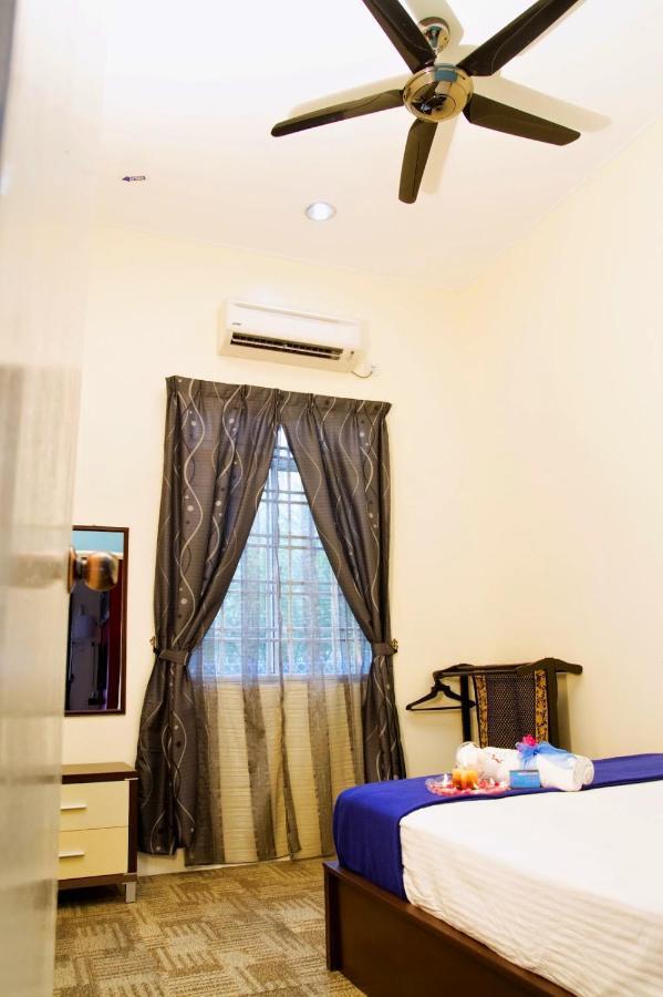 Homestay Hj Esmon Parit Raja Uthm Batu Pahat Εξωτερικό φωτογραφία
